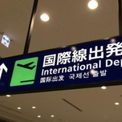 こんにちは。今度大学２年生になる者です。
将来はCAになりたいと考えているのですが、採用の際は帰国子女や留学経験のある人を優先するのでしょうか？

経済的に余裕がなく、留学は出来そうにないので不安です。また、現役CAの中で学生時代に留学経験のある方はどのくらいいるのでしょうか？
（ペンネーム・すずさん）